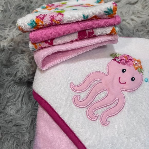 Luvable Friends Baby Hooded Towel with 4 Washcloths 30x30 NWOT - Picture 1 of 8